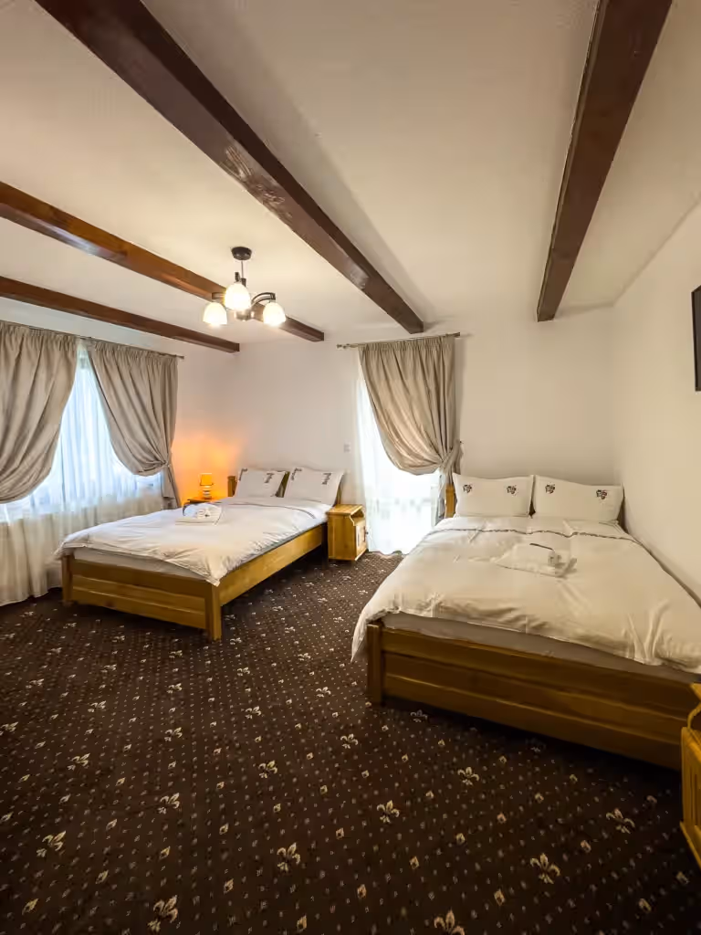 Popasul Piatra Craiului din Zărnești, România, fotografia 22