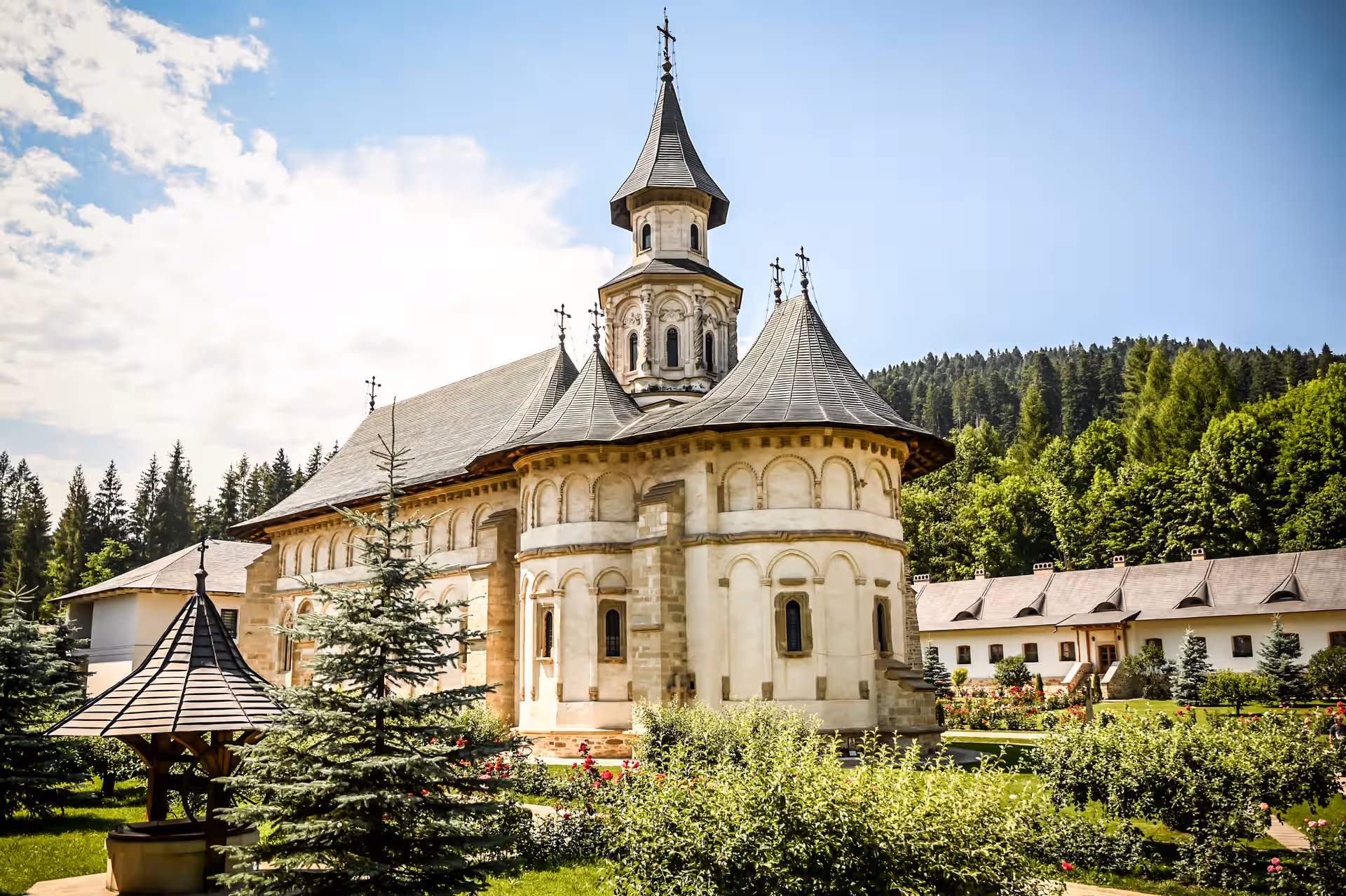 Mănăstirea Putna din Putna, România, fotografia 12
