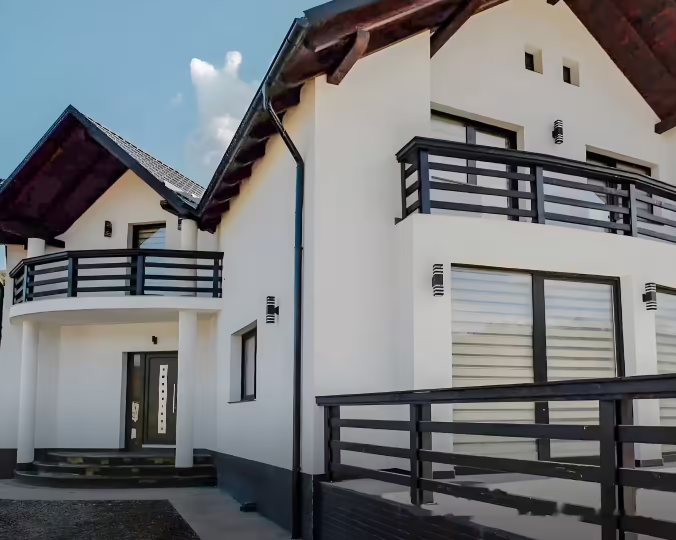 Intrarea principală a Casei Florus din Șieu, Valea Izei Intrarea principală a Casei Florus din Șieu, Valea Izei