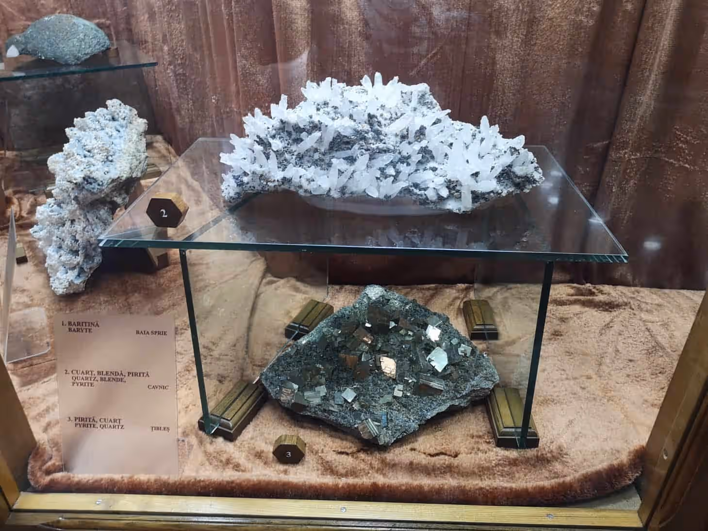 Muzeul de Mineralogie Victor Gorduza din Baia Mare, România, fotografia 8