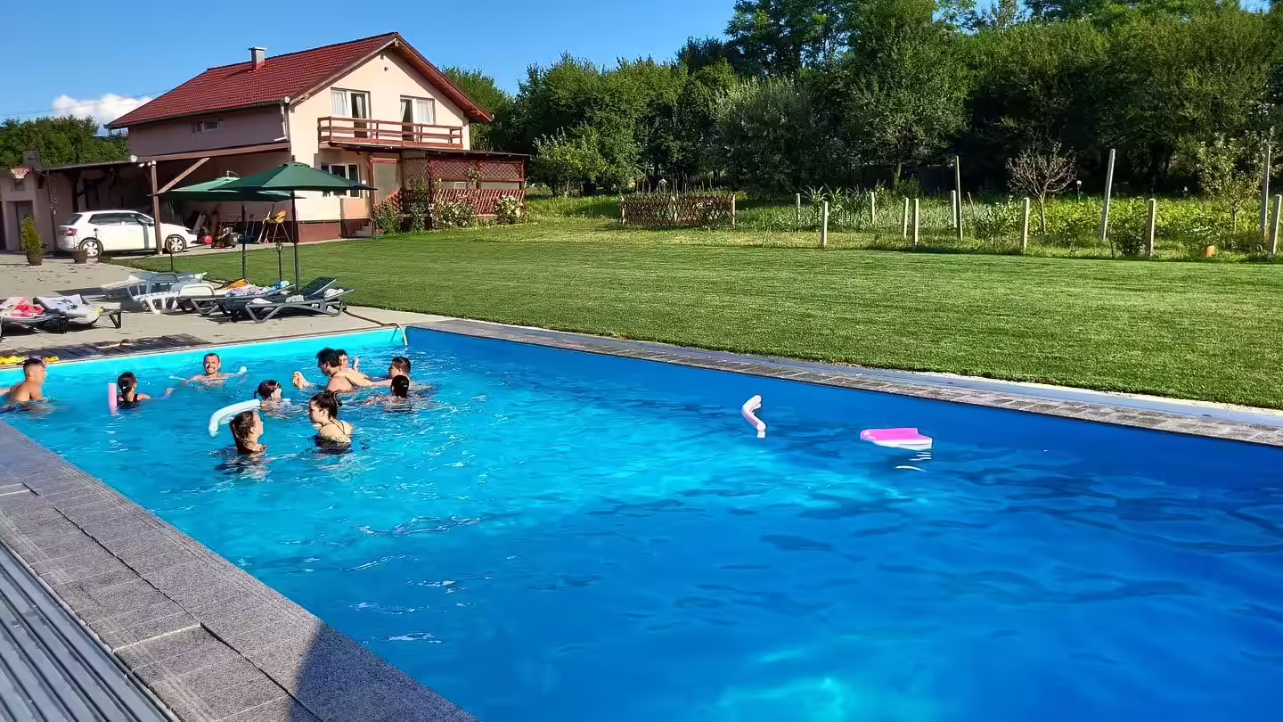 Oaspeți în piscina încălzită și casa de vacanță Ema & Sofi vara, Ocna Sibiului Oaspeți în piscina încălzită și casa de vacanță Ema & Sofi vara, Ocna Sibiului