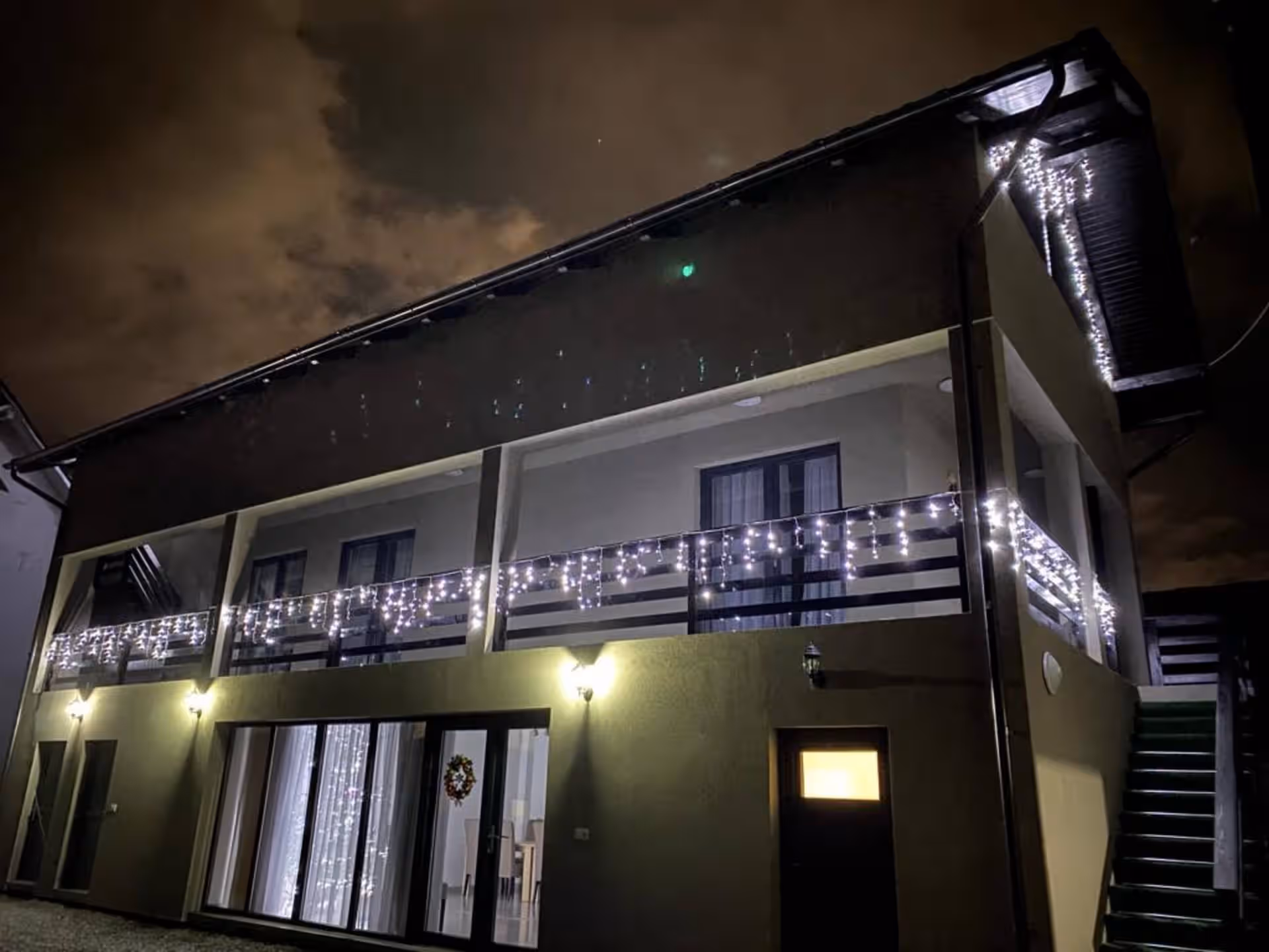 Casa la Poalele Pietrosului din Moisei, România, fotografia 2