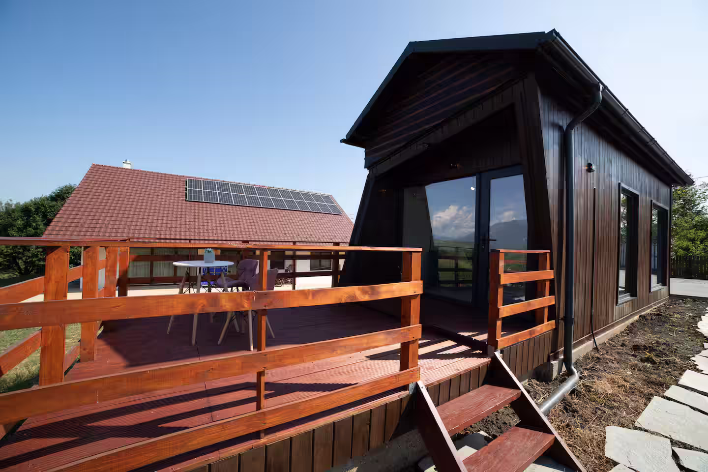 Cabana modernă SkyAtlas Hideaway cu terasă din lemn și foișor, la câțiva minute de Castelul Bran Cabana modernă SkyAtlas Hideaway cu terasă din lemn și foișor, la câțiva minute de Castelul Bran