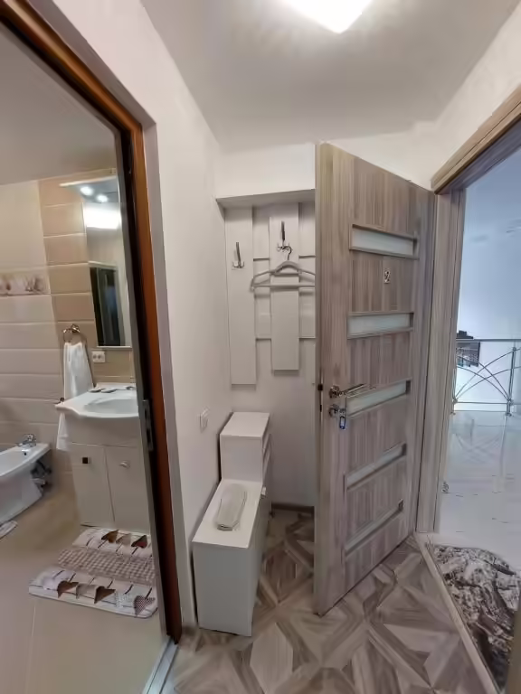 Baie privată cu lavoar și duș la Maria's Dream House