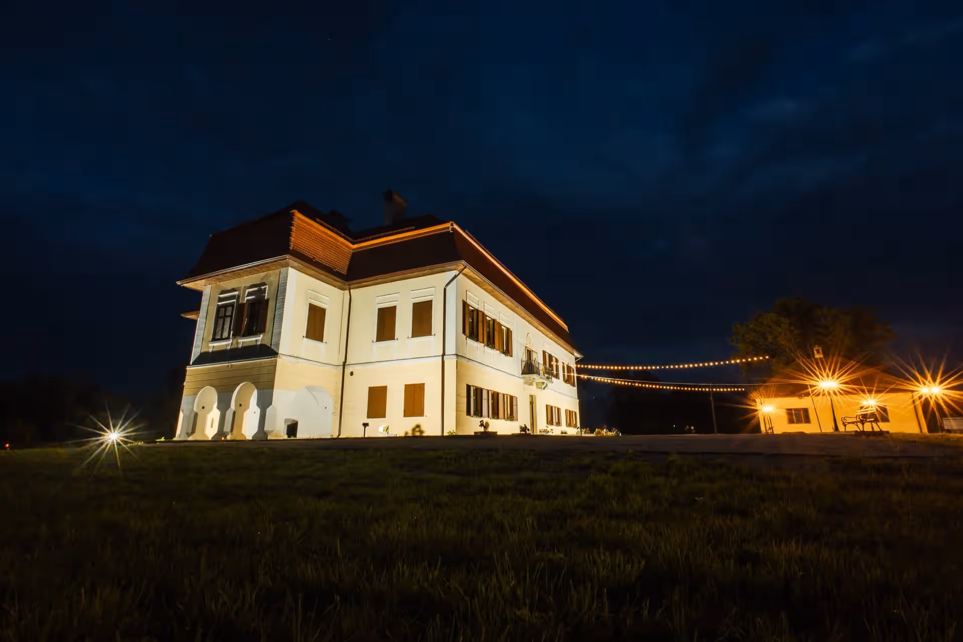 Castelul Brâncoveanu iluminat pe timp de noapte, Țara Făgărașului