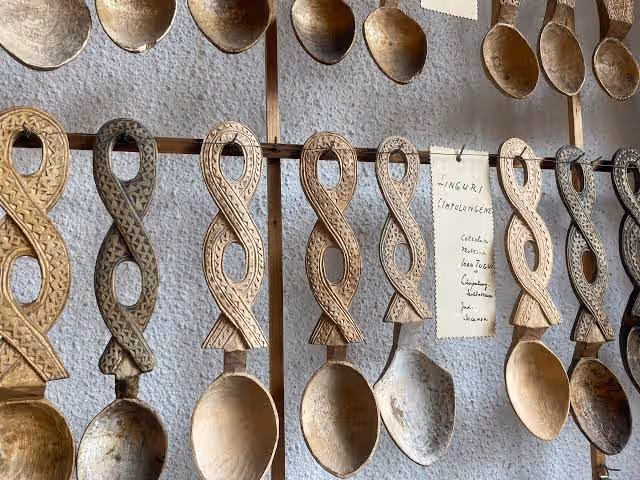 Colecția de Linguri de Lemn Ioan Țugui din Câmpulung Moldovenesc, România, fotografia 11 Colecția de Linguri de Lemn Ioan Țugui din Câmpulung Moldovenesc, România, fotografia 11