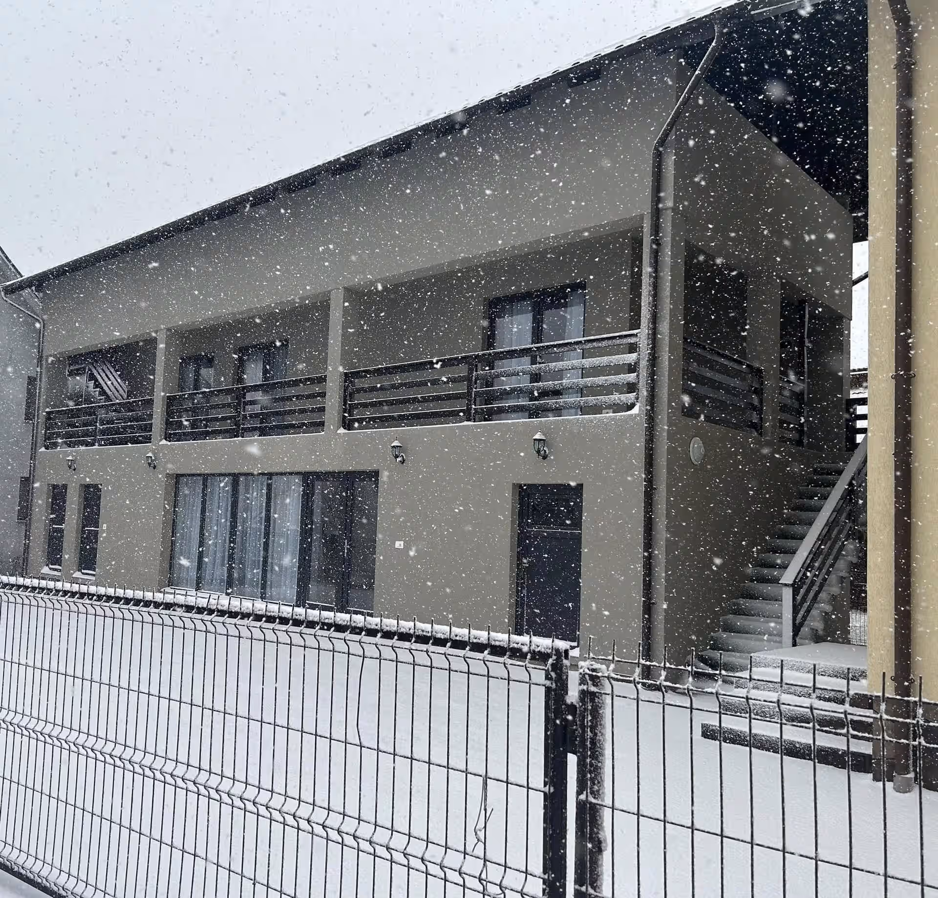 Casa la Poalele Pietrosului din Moisei, România, fotografia 3