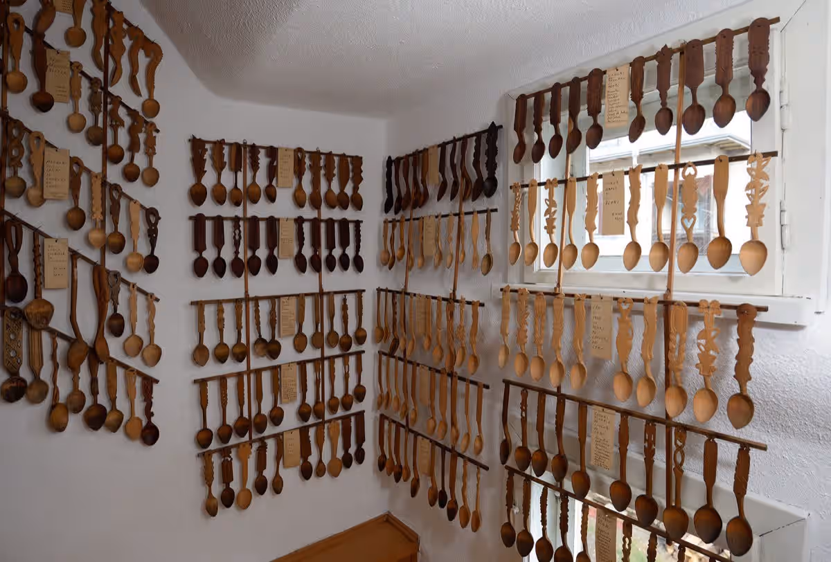 Colecția de Linguri de Lemn Ioan Țugui din Câmpulung Moldovenesc, România, fotografia 12 Colecția de Linguri de Lemn Ioan Țugui din Câmpulung Moldovenesc, România, fotografia 12