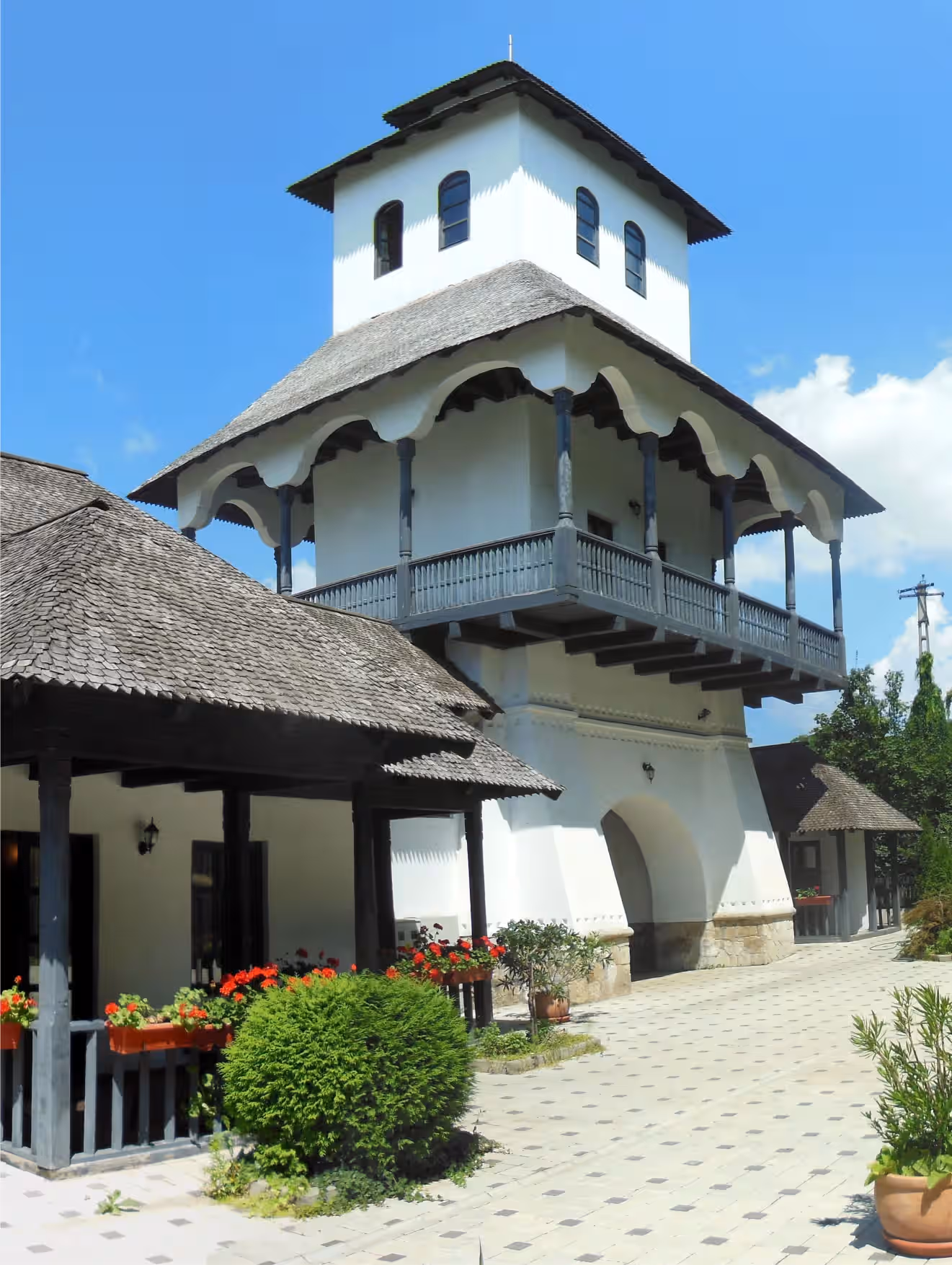 Foișorul Bellu cu cerdac din lemn, Urlați, Prahova Foișorul Bellu cu cerdac din lemn, Urlați, Prahova