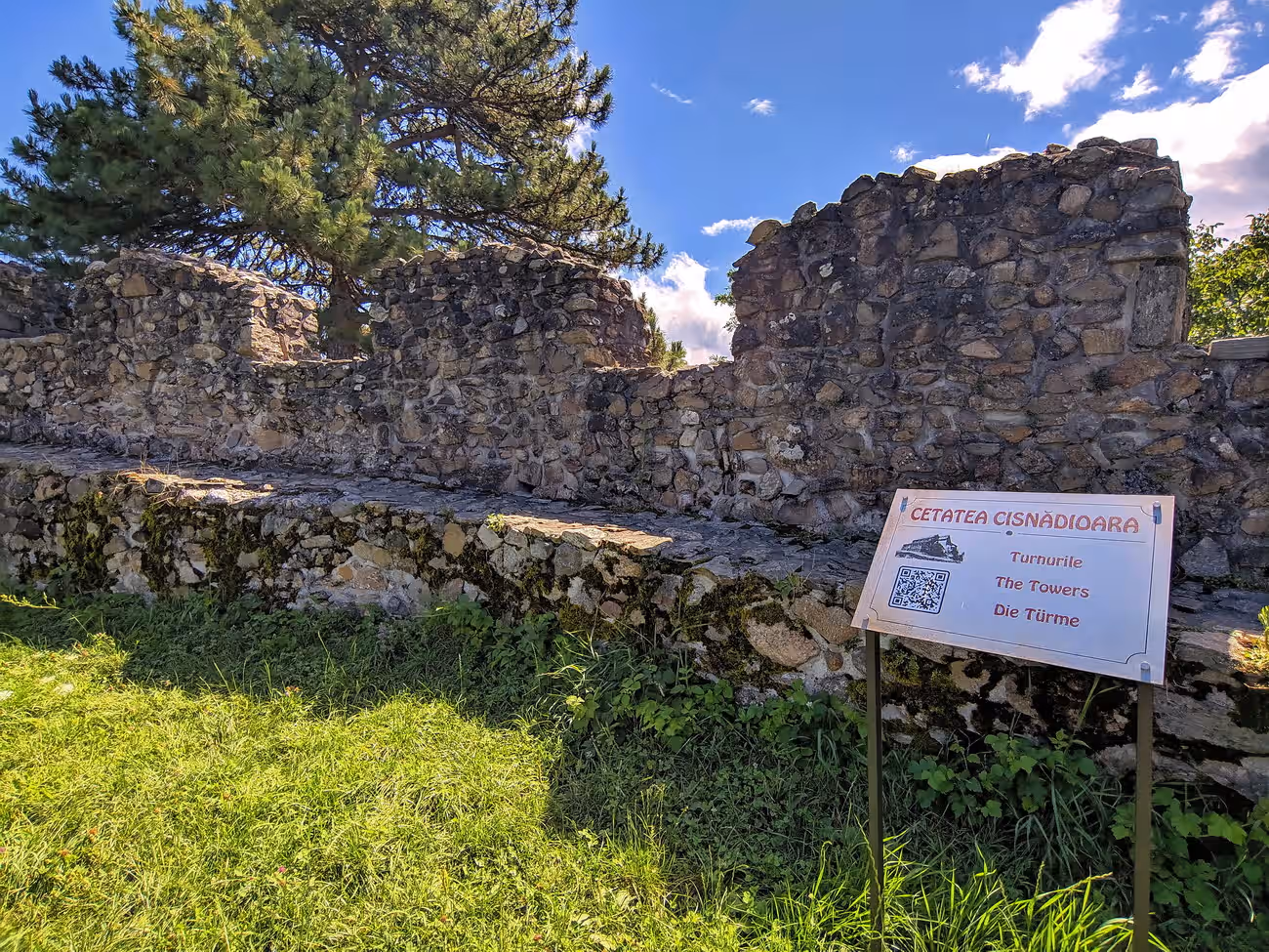 Cetatea Cisnădioara din Cisnădioara, România, fotografia 4 Cetatea Cisnădioara din Cisnădioara, România, fotografia 4