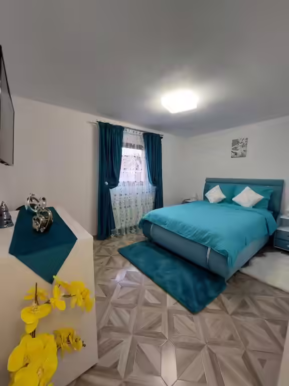 Cameră dublă în nuanțe turcoaz la Maria's Dream House