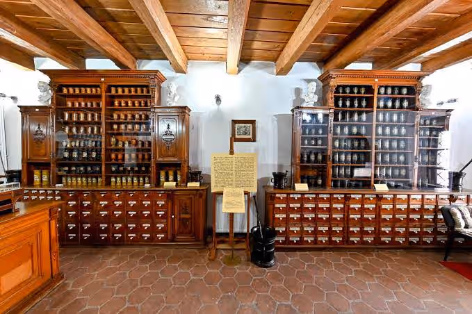 Muzeul de Istorie a Farmaciei Sibiu din Sibiu, România, fotografia 3 Muzeul de Istorie a Farmaciei Sibiu din Sibiu, România, fotografia 3