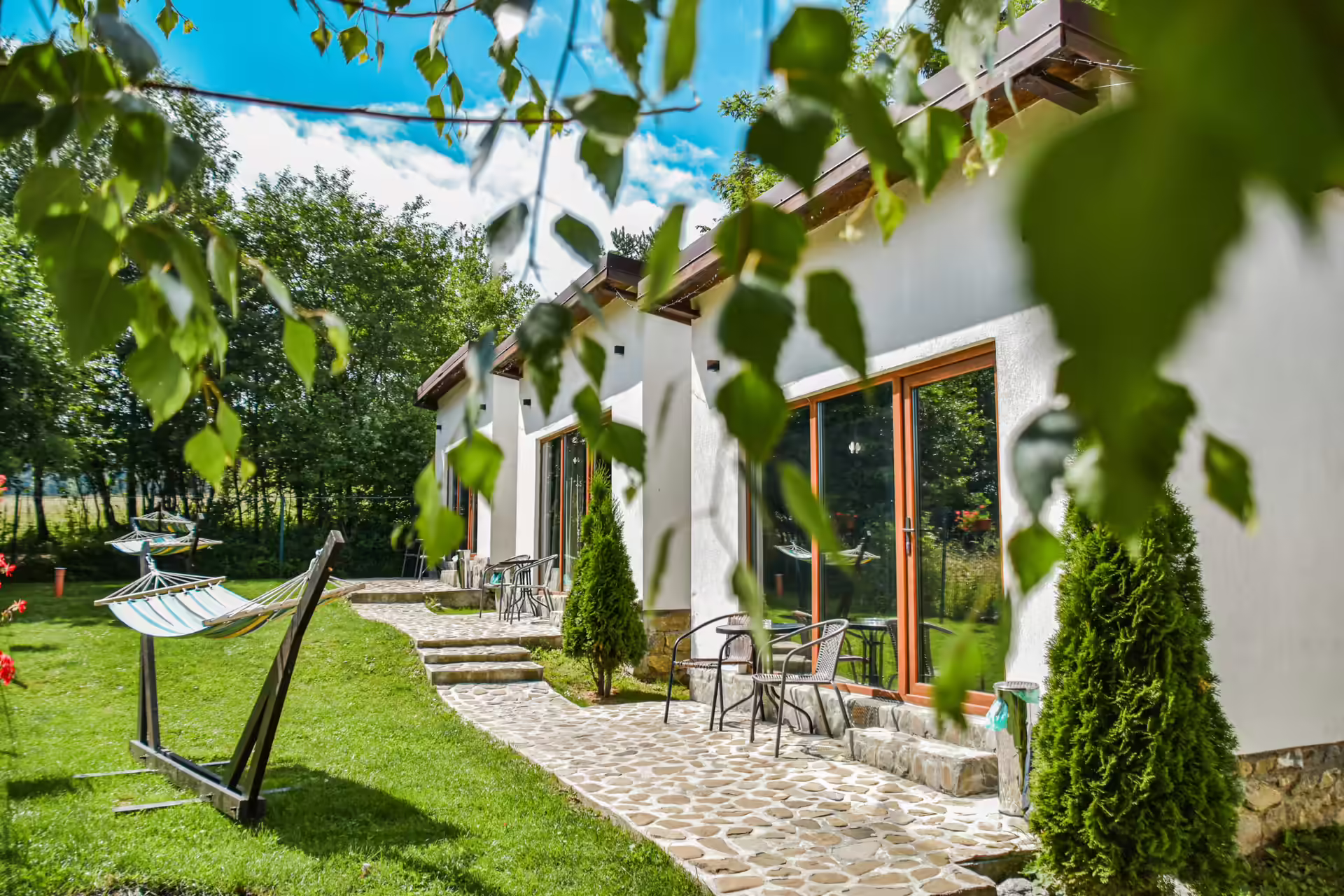 Grădina cu hamac și mobilier de exterior la umbra copacilor, Silver Bungalow