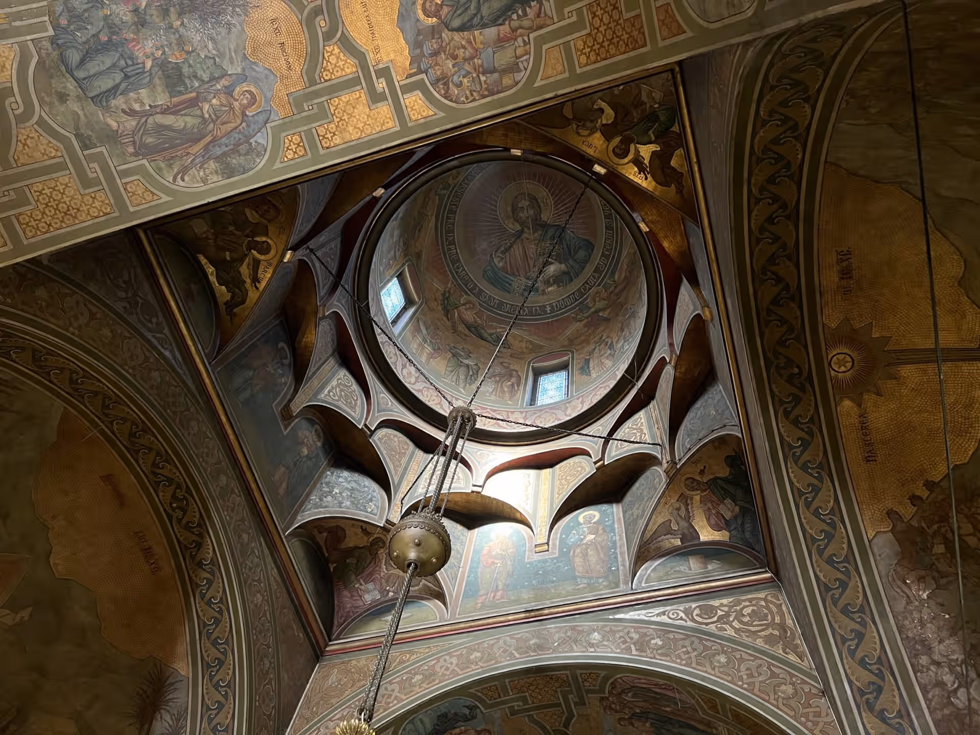 Cupola pictată din interiorul Bisericii Mari, Mănăstirea Sinaia